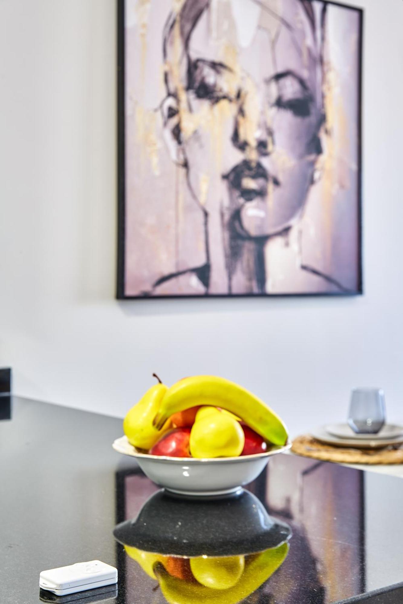 Apartamento Sleek And Modern 2-Bed Unit In Downtown Casa Casa Blanca Exterior foto
